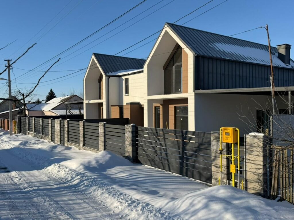 Продаж преміум-дуплексу в Нововолинську: 132 м², навіс на 2 авто, 5 сотих